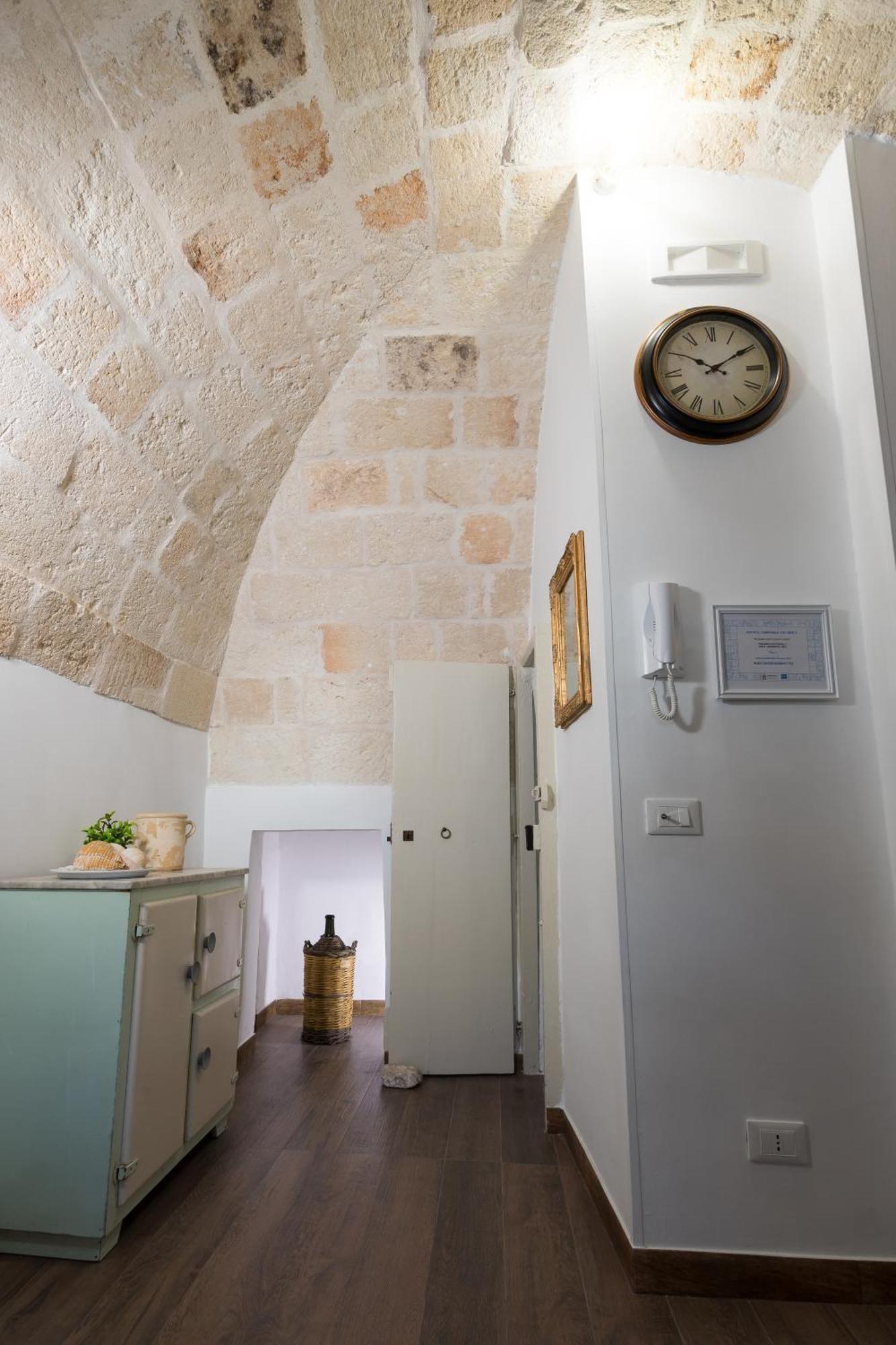 Sotto Il Campanile Apartment โมโนโปลี ภายนอก รูปภาพ